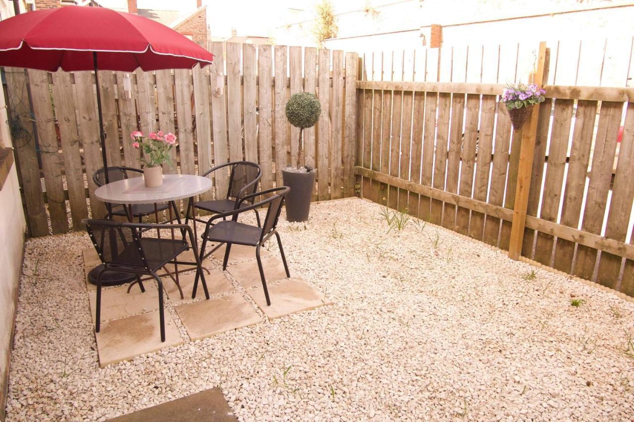 York City Centre, Recently Renovated 2 Bedroom Flat Екстер'єр фото
