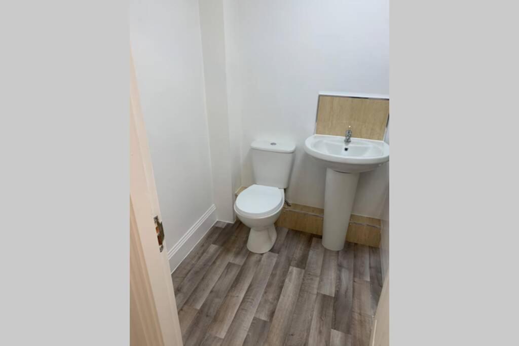 York City Centre, Recently Renovated 2 Bedroom Flat Екстер'єр фото